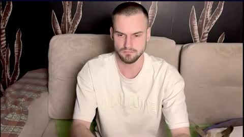 Snapshot of iveran_love1 chatting on 10.18.25 iveran online show from 10.18.25