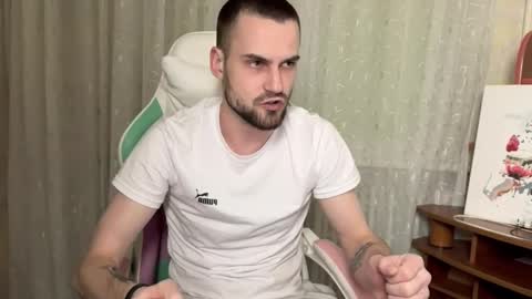 Snapshot of iveran_love1 chatting on 10.25.25 iveran online show from 10.25.25