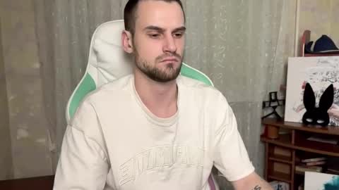 Snapshot of iveran_love1 chatting on 11.02.25 iveran online show from 11.02.25