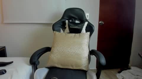 Snapshot of ivette_swan chatting on 02.11.26 I V E T T E online show from 02.11.26