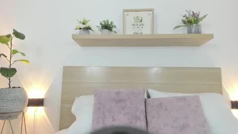 Snapshot of ivette_swan chatting on 02.12.26 I V E T T E online show from 02.12.26