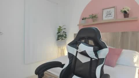 Snapshot of ivette_swan chatting on 02.21.26 I V E T T E online show from 02.21.26