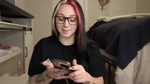 Snapshot of iveyjade33 chatting on 10.28.25 ivey jade online show from 10.28.25