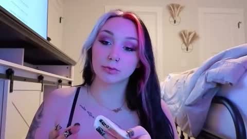 Snapshot of iveyjade33 chatting on 11.01.25 ivey jade online show from 11.01.25