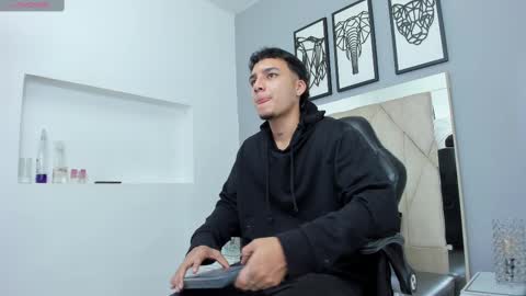 Snapshot of ivo_beischel chatting on 10.07.25 Ivo Beischel online show from 10.07.25