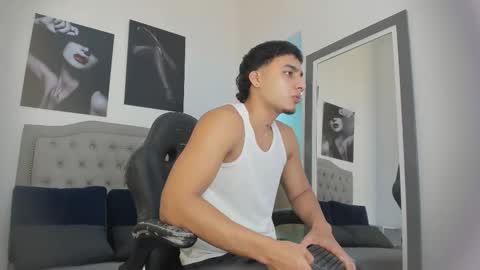 Snapshot of ivo_beischel chatting on 10.15.25 Ivo Beischel online show from 10.15.25