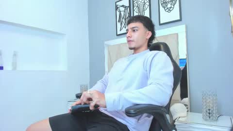 Snapshot of ivo_beischel chatting on 10.19.25 Ivo Beischel online show from 10.19.25