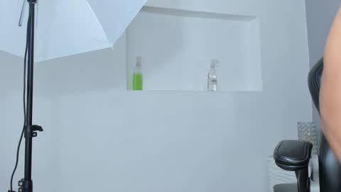 Snapshot of ivo_beischel chatting on 10.24.25 Ivo Beischel online show from 10.24.25