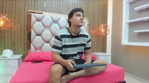 Snapshot of ivo_beischel chatting on 11.08.25 Ivo Beischel online show from 11.08.25