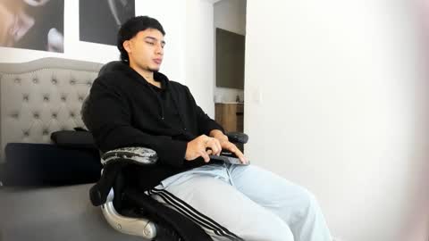 Snapshot of ivo_beischel chatting on 11.10.25 Ivo Beischel online show from 11.10.25