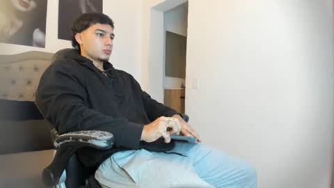 Snapshot of ivo_beischel chatting on 11.12.25 Ivo Beischel online show from 11.12.25