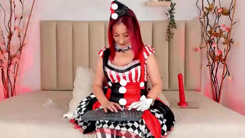 Snapshot of ivone_adams chatting on 10.31.25 Ivone Adams online show from 10.31.25