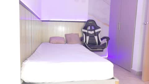 Snapshot of ivone_rose_ chatting on 10.12.25 Ivon online show from 10.12.25