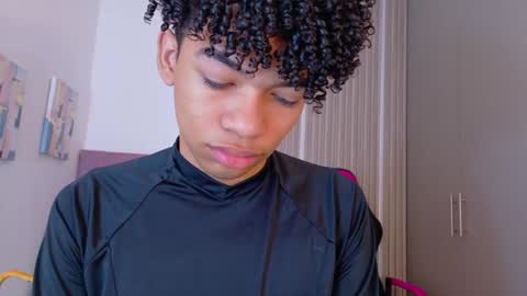 Snapshot of ivone_rose_ chatting on 10.29.25 Ivon online show from 10.29.25