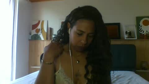 Snapshot of ivonne_collins33 chatting on 09.12.25 ivonne_collins33 online show from 09.12.25