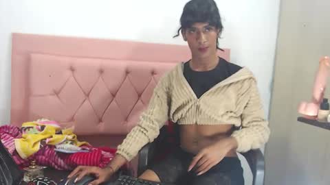 Snapshot of ivonneth chatting on 02.17.26 ivonneth online show from 02.17.26