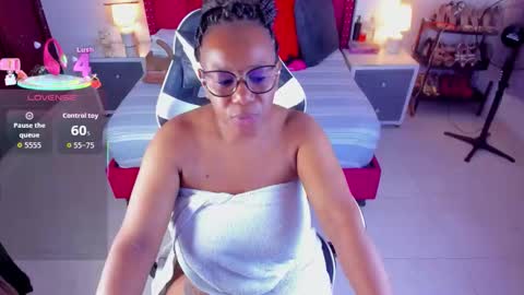 Snapshot of ivonsanchez chatting on 09.09.25 IVONSANCHEZ online show from 09.09.25