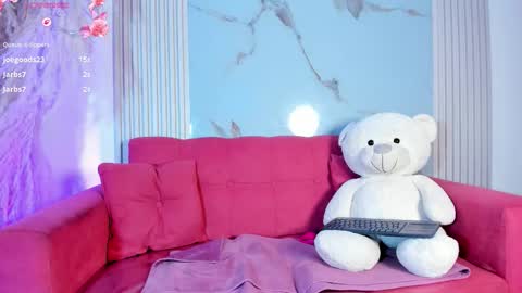 Snapshot of ivonymiller chatting on 11.04.25 ivonymiller online show from 11.04.25