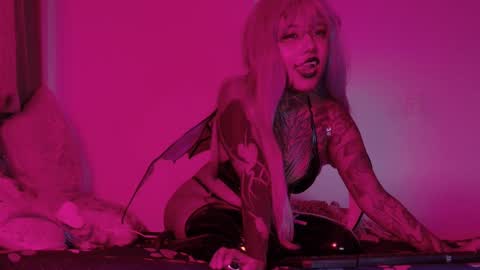    Kymmkitty    online show from 09.21.25