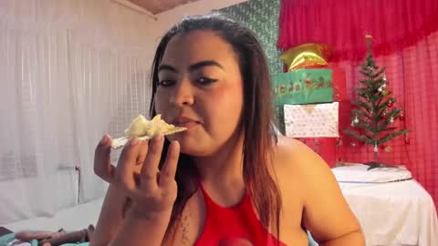 Snapshot of ivy_roosx chatting on 12.25.24 vivian online show from 12.25.24