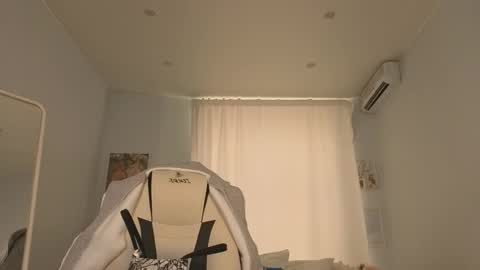 Snapshot of ivyhoney chatting on 10.01.25 IVY - Follow me 3 online show from 10.01.25