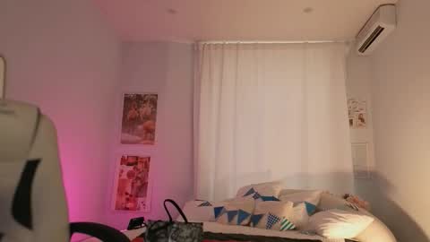 Snapshot of ivyhoney chatting on 10.07.25 IVY - Follow me 3 online show from 10.07.25