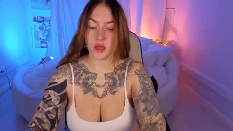 Snapshot of ivyhoney chatting on 11.07.25 IVY - Follow me 3 online show from 11.07.25