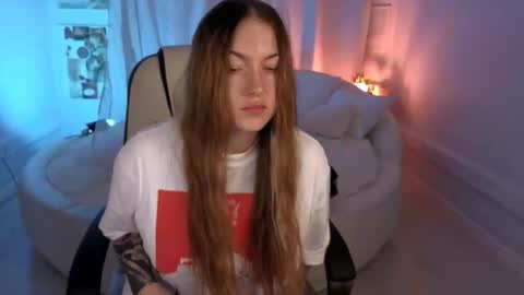 Snapshot of ivyhoney chatting on 11.09.25 IVY - Follow me 3 online show from 11.09.25