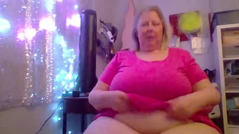 Snapshot of ivyjane3522 chatting on 06.11.26 ivyjane3522 online show from 06.11.26