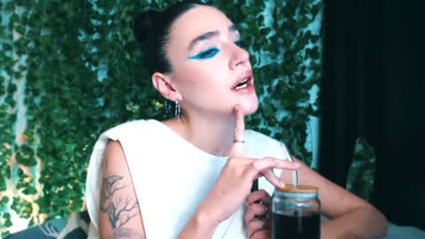 Snapshot of ivyjonson chatting on 12.22.24 Miss Ivy online show from 12.22.24