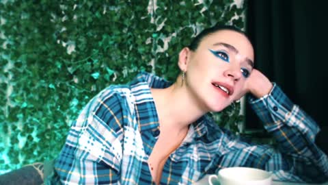 Snapshot of ivyjonson chatting on 12.23.24 Miss Ivy online show from 12.23.24