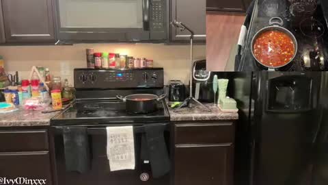 Snapshot of ivyminxxx chatting on 01.11.25 Ivy Minxxx online show from 01.11.25