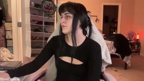 Snapshot of ivyminxxx chatting on 01.17.25 Ivy Minxxx online show from 01.17.25