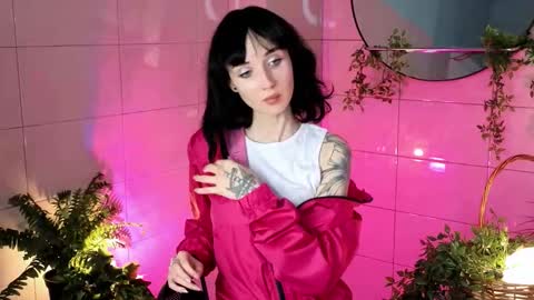 Snapshot of ivymotion chatting on 11.06.25 Ivy online show from 11.06.25