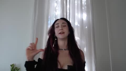 Snapshot of ivyrosiex chatting on 11.11.25 Ivy Rosie online show from 11.11.25