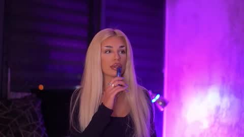 IvyRowa online show from 02.04.26