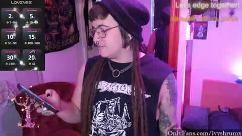 Snapshot of ivyshrumx chatting on 10.09.25 Ivy ShrumX online show from 10.09.25