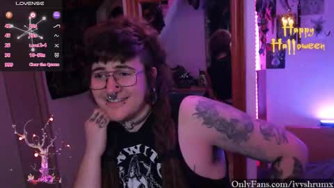 Snapshot of ivyshrumx chatting on 10.24.25 Ivy ShrumX online show from 10.24.25