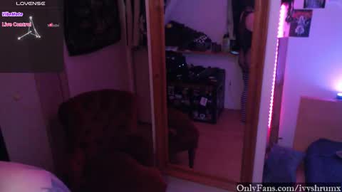 Snapshot of ivyshrumx chatting on 11.08.25 Ivy ShrumX online show from 11.08.25