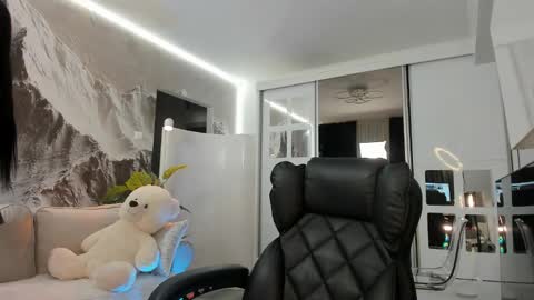 Ivy Belle online show from 02.10.26