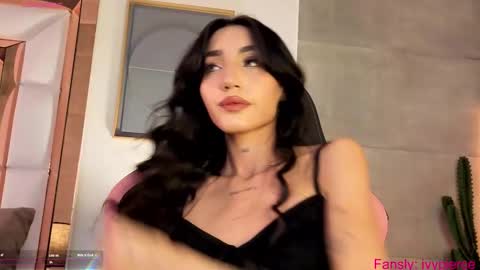 Ivy Pierce  online show from 09.13.25