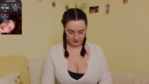 Snapshot of iwi_wi_wi chatting on 03.02.26 Daisy online show from 03.02.26