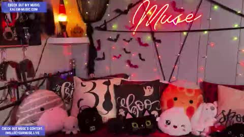 Muse hethey online show from 10.27.25