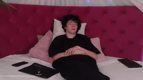 Snapshot of iwillfall_ chatting on 12.04.24 Maxim online show from 12.04.24