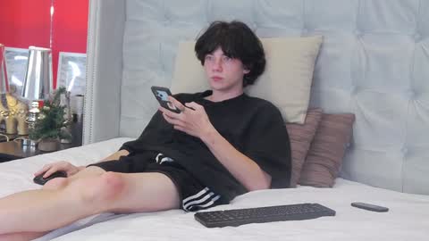 Snapshot of iwillfall_ chatting on 12.10.24 Maxim online show from 12.10.24