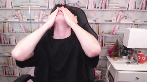 Snapshot of iwillfall_ chatting on 12.11.24 Maxim online show from 12.11.24