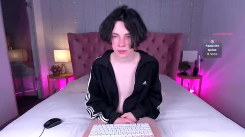 Snapshot of iwillfall_ chatting on 10.28.25 Maxim online show from 10.28.25