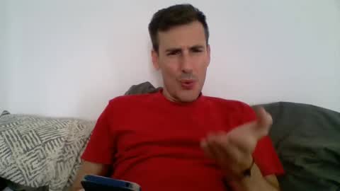 Snapshot of iyoperro chatting on 09.09.25 Casandro online show from 09.09.25