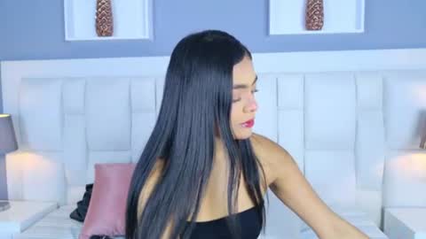 Snapshot of izanthorne chatting on 06.18.26 Izan Thorne online show from 06.18.26