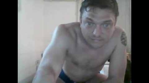 Snapshot of izealvaro chatting on 09.13.25 izealvaro online show from 09.13.25